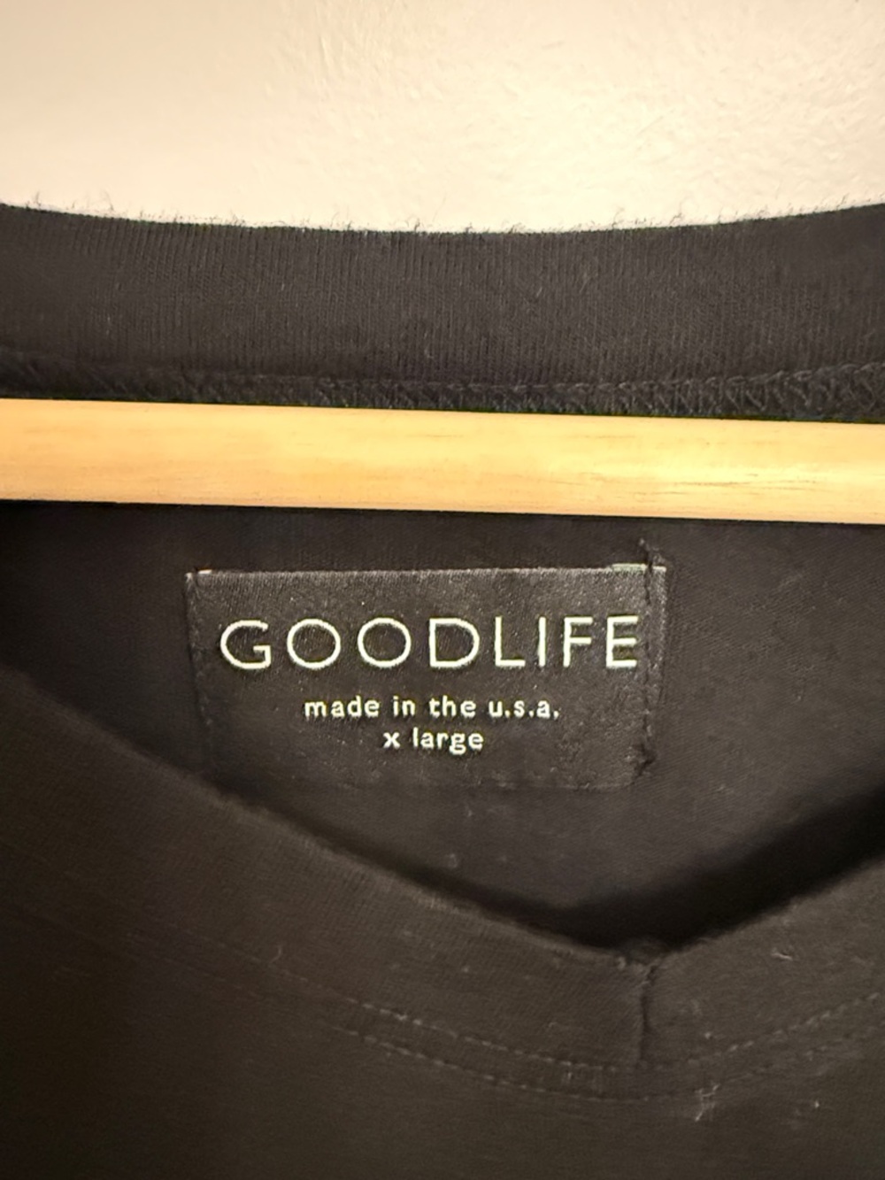 Men Goodlife V Neck Tee XL - Picture 3 of 3